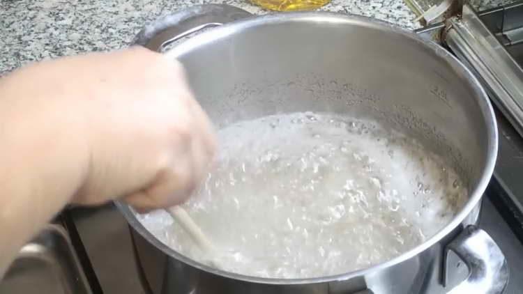 pour citric acid into the pan