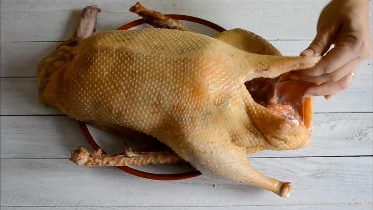 How to cook a goose in the oven according to a step-by-step recipe with a photo