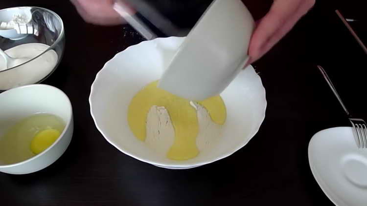 mélanger la farine et le beurre