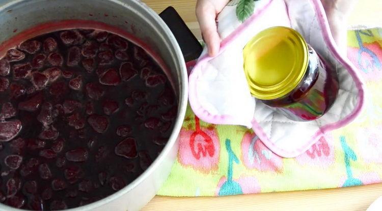 fill the berries with jam