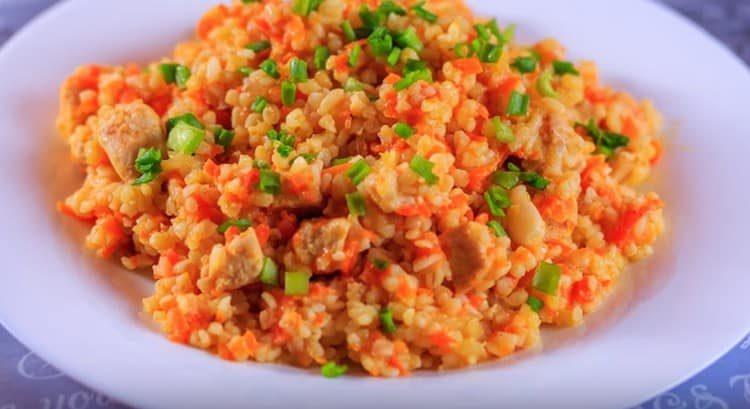 Bulgur with chicken is tasty, fast and satisfying.