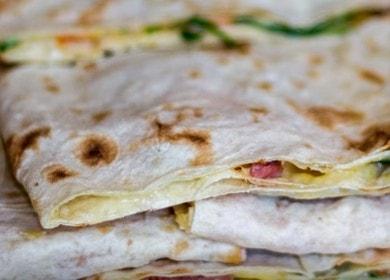 Fast pita sandwiches  for breakfast