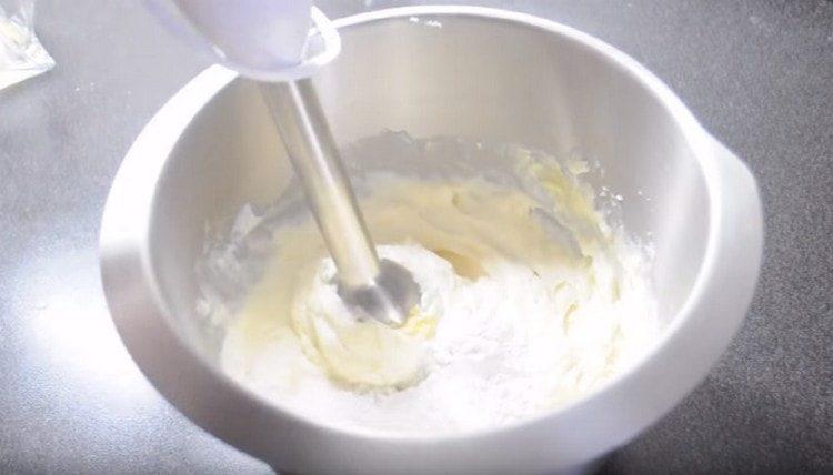 Add starch to the curd mass.