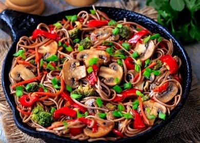 The recipe for delicious  buckwheat noodles with vegetables