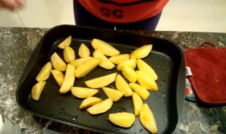 Mélangez à nouveau les pommes de terre.