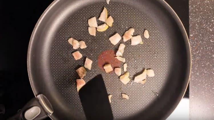 Cut the bacon into a small cube and fry in a pan.