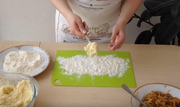 Spread a portion of the dough on a surface sprinkled with flour with a spoon.
