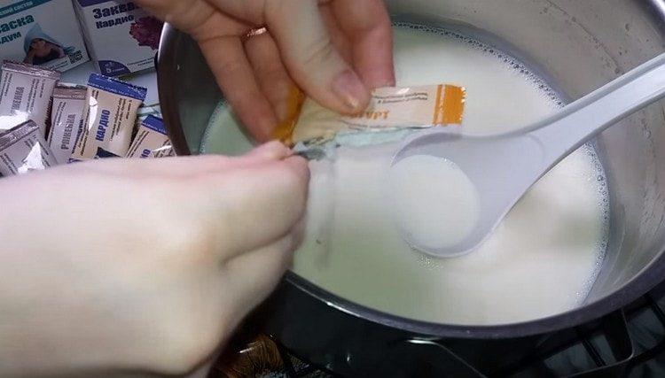 Pour the sourdough into the milk.