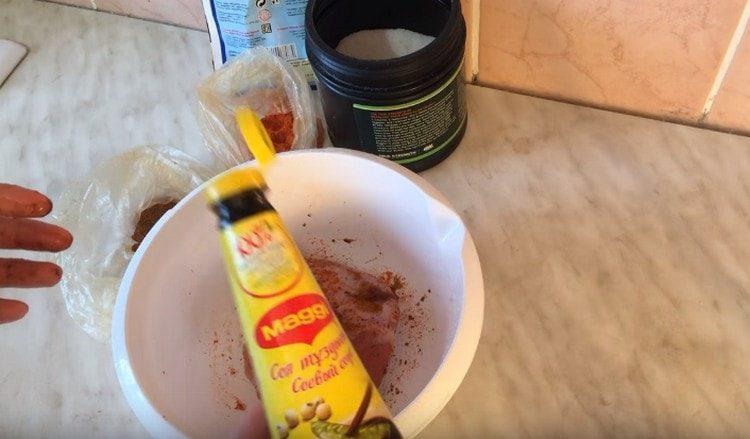 Agrega salsa de soya.