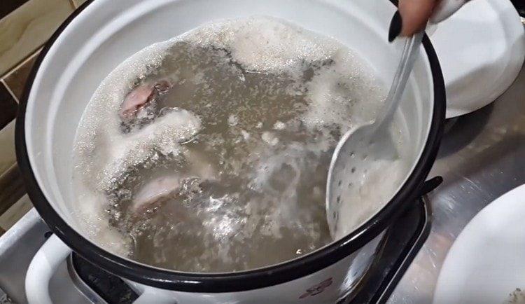 After boiling, be sure to remove the foam.