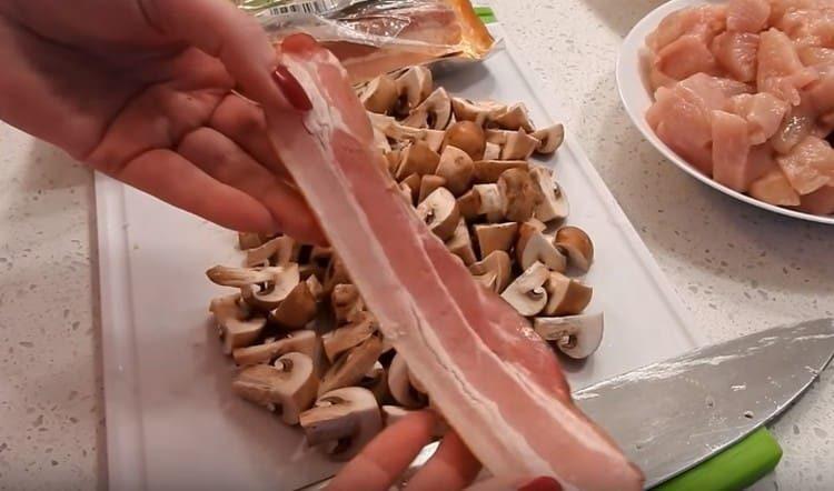 Cut the bacon into thin slices.