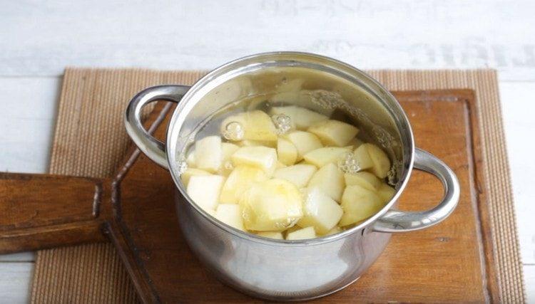 Boil the potatoes.