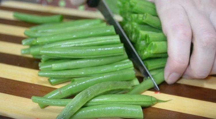 Cut the green beans in half.