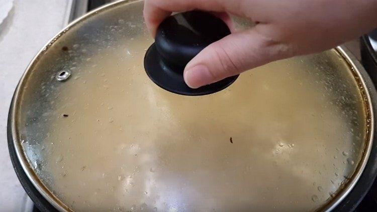 Cooking quinoa under the lid.