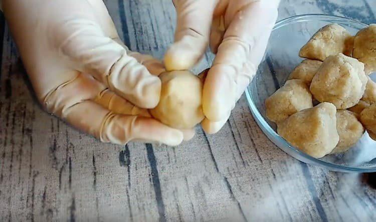 Nous donnons la forme de bonbons à la truffe.