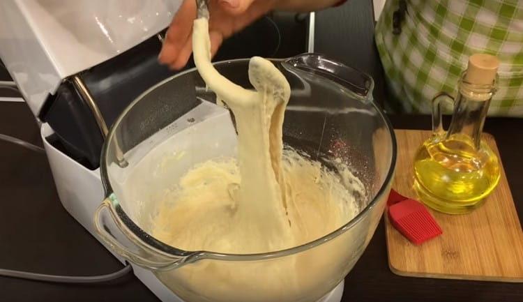 La pâte s'avère assez liquide.
