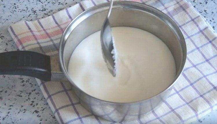 Add salt and sugar, bring the milk to a boil.