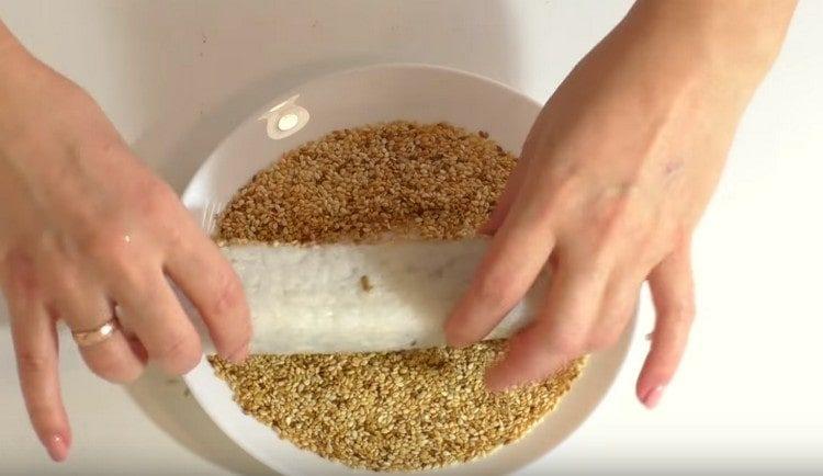 We form a roll and roll it in sesame.