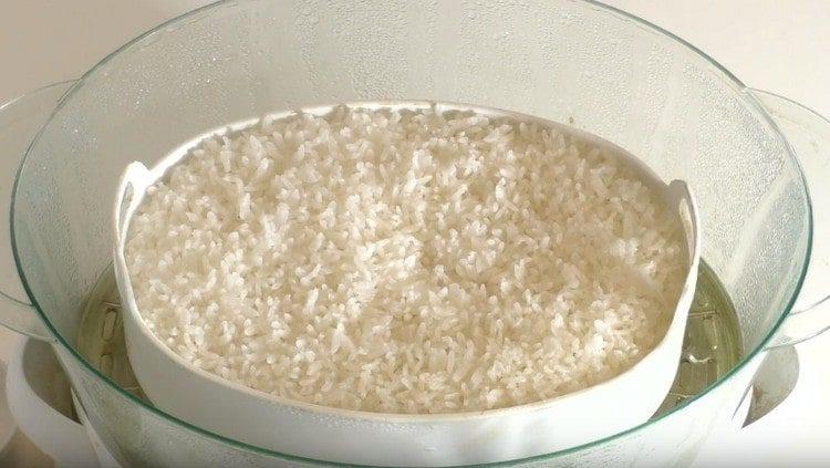 Rinse and boil the rice.