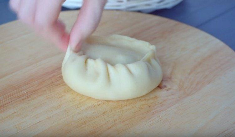 Connect the edges of the dough.