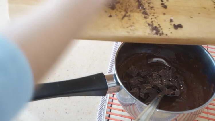 pour the second part of the chocolate into the stewpan