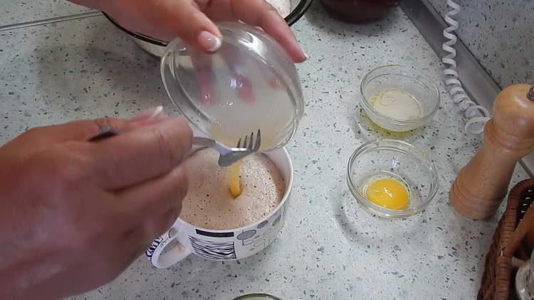 pour the egg into the yeast