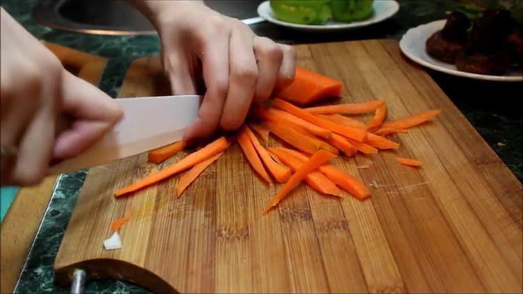 picar las verduras en tiras