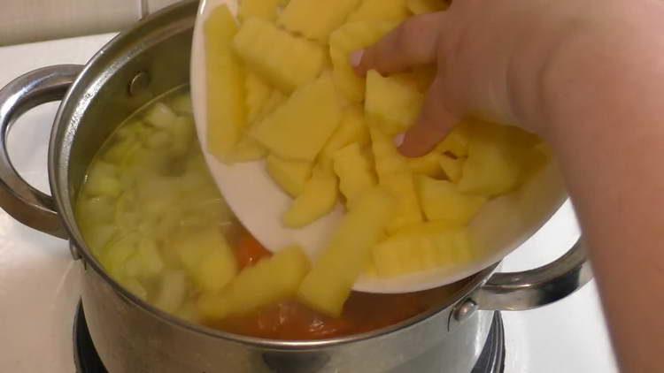 envoyer des pommes de terre à la soupe