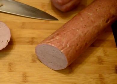 Délicieuse saucisse de médecin à la maison selon GOST