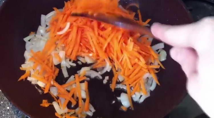 faire frire les carottes avec des oignons