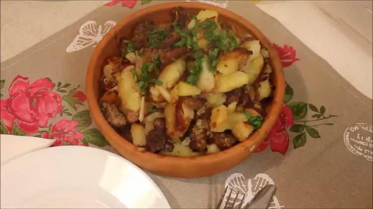 papas fritas con carne