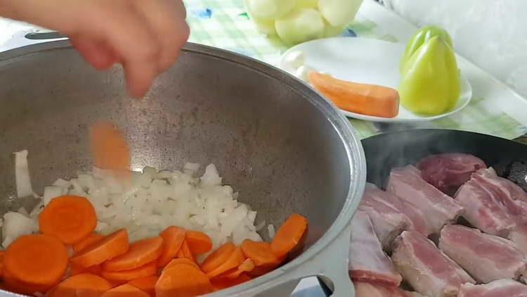 add carrot to the onion