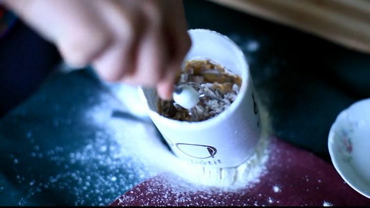 making a cupcake in a mug