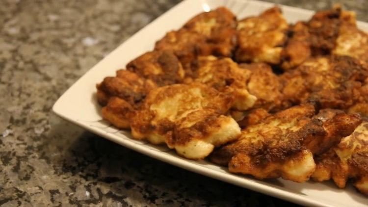 poitrine de poulet hachée hachée avec de la mayonnaise prête