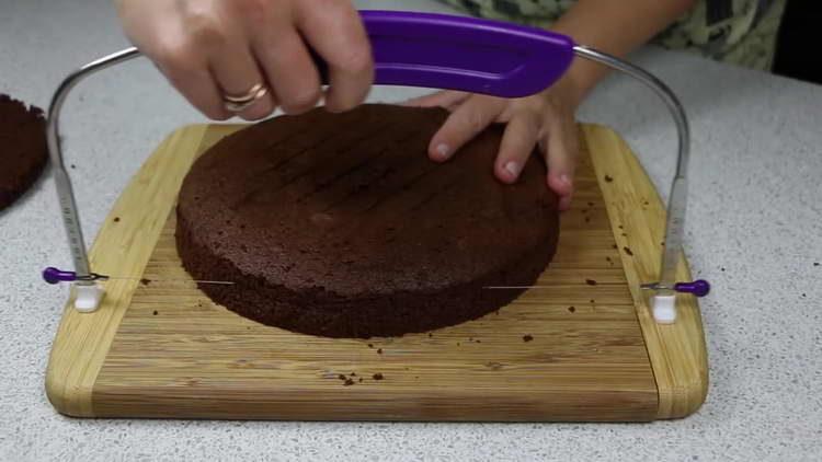 cortar la galleta en tres pasteles