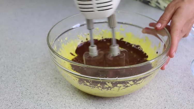 pour sugar and chocolate into the yolks
