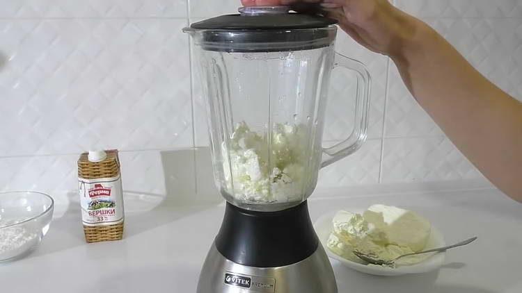 put cottage cheese in a blender
