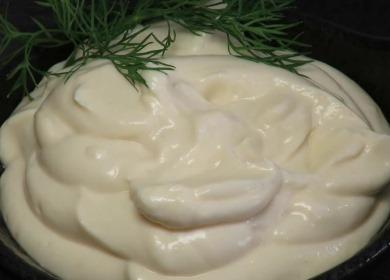 Mayonnaise sans œufs milk au lait - sûre, savoureuse et rapide