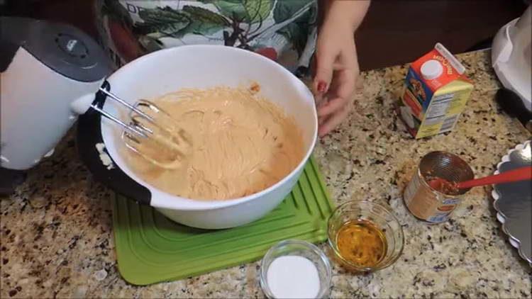 mix sour cream and condensed milk