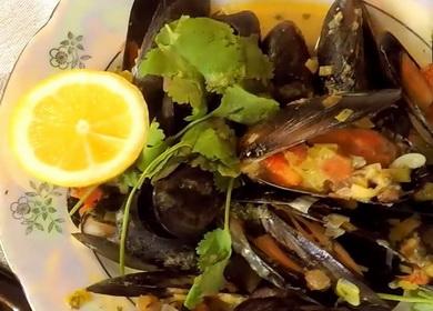 Вкус Deliciosos mejillones слив en cremosa salsa de ajo