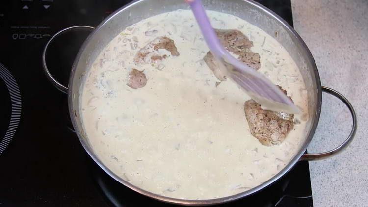 mettre la viande dans une casserole