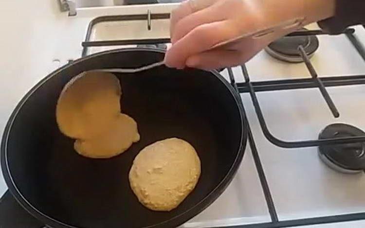 spread the cakes in a pan