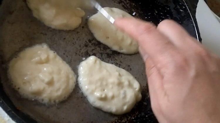 Exuberantes panqueques con yogurt están listos