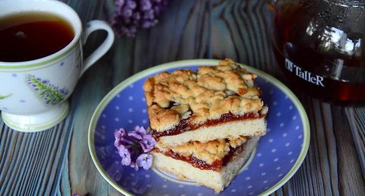 Delicious and very simple jam pie