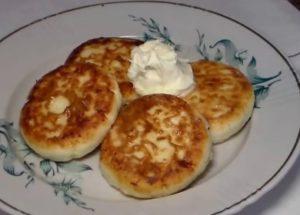 a simple recipe for cottage cheese pancakes according to the classic step-by-step recipe