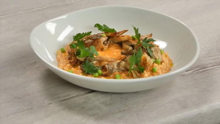 Tasty risotto with chicken and mushrooms