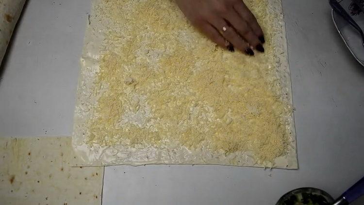 mettre du fromage sur du pain pita