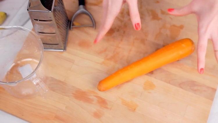 pelar las zanahorias