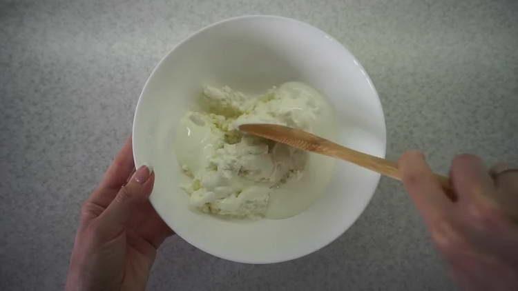 mix cottage cheese and sour cream