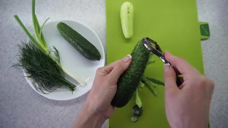 clean the cucumbers